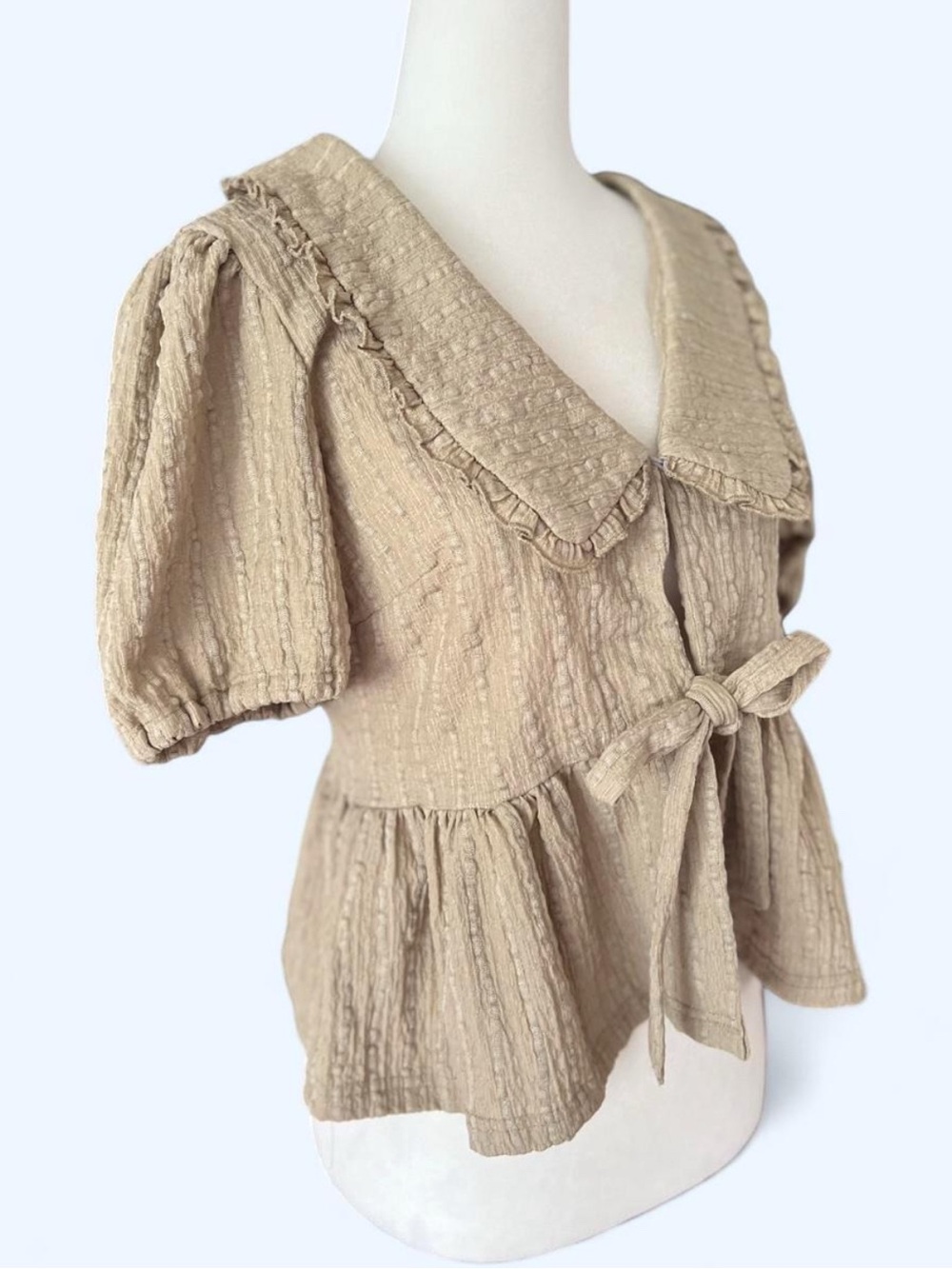 Beige Textured Puff Sleeve Peplum Top S Tie Front Bib Collar Coquette Milkmaid